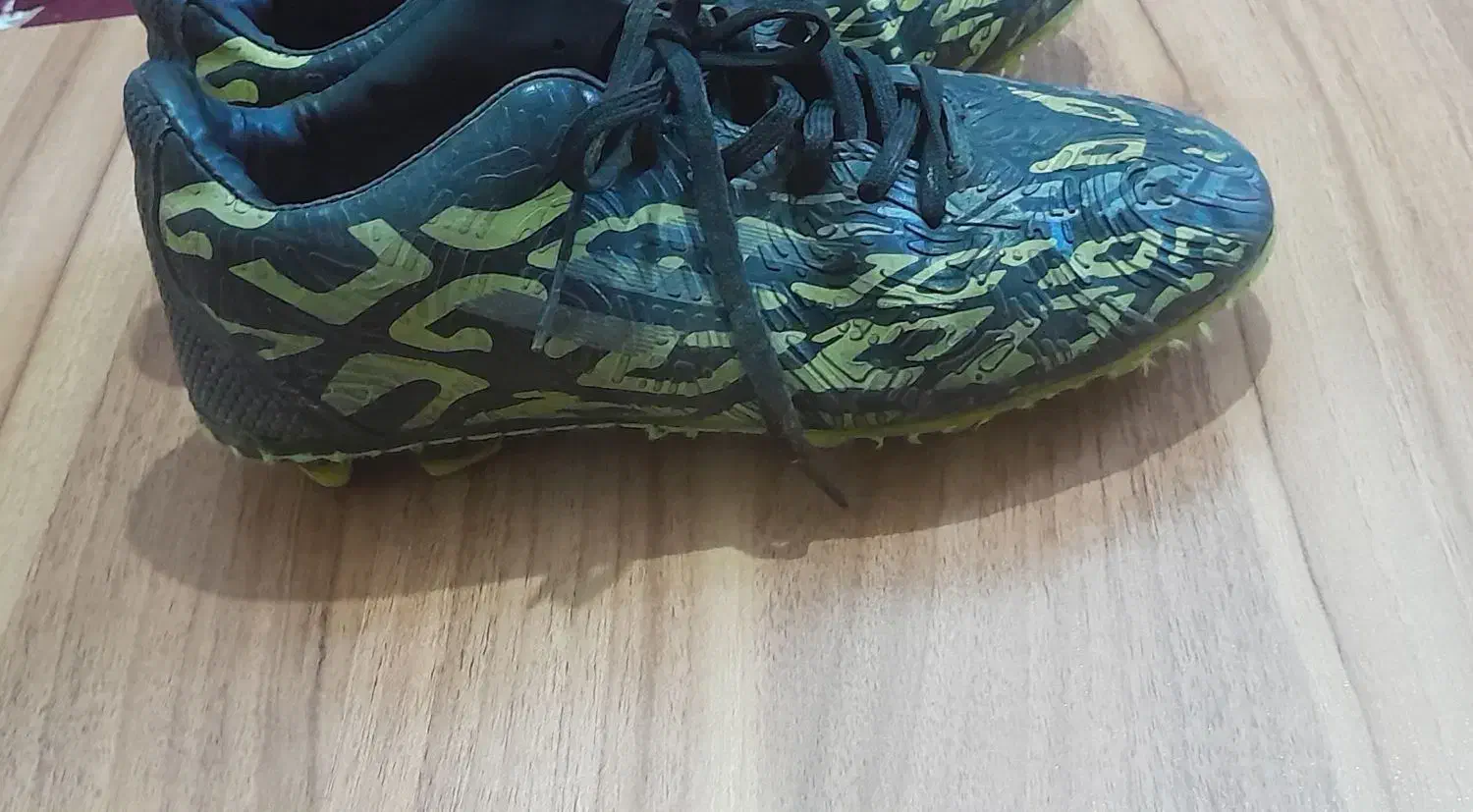 کفش فوتبال|کیف، کفش، کمربند|شوش, |دیوار