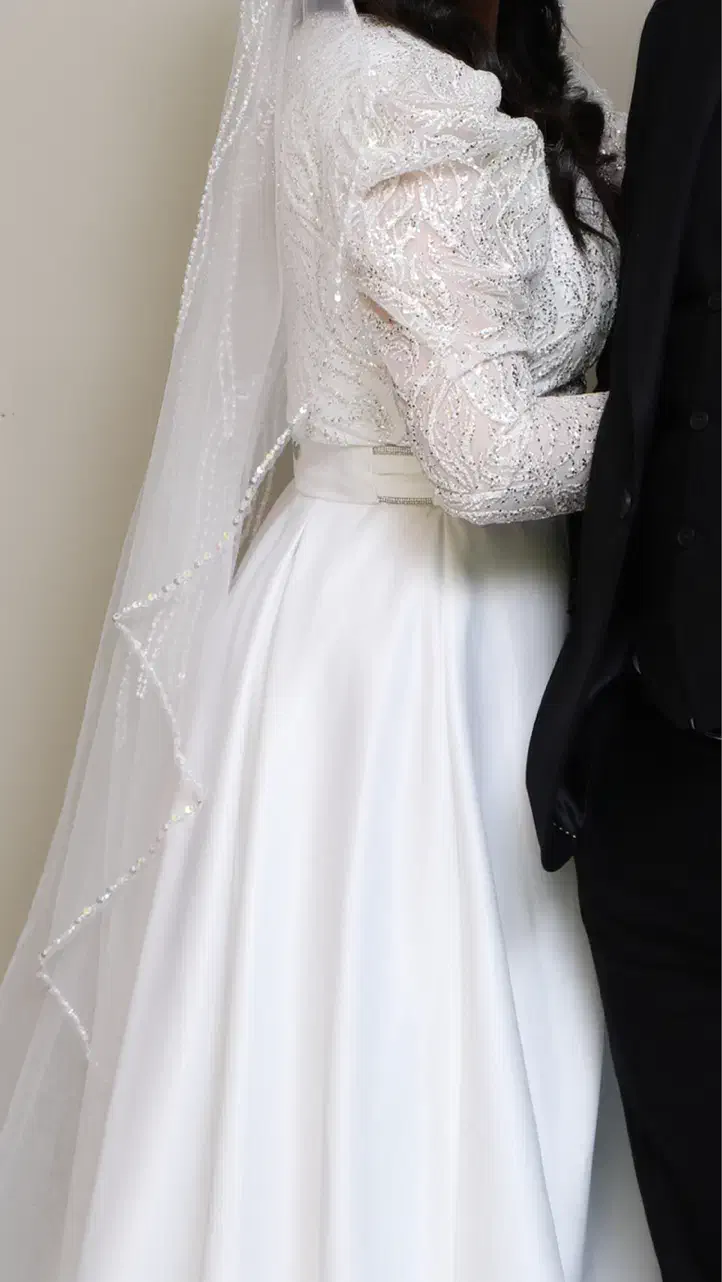 لباس عقد|لباس|رشت, توشیبا|دیوار