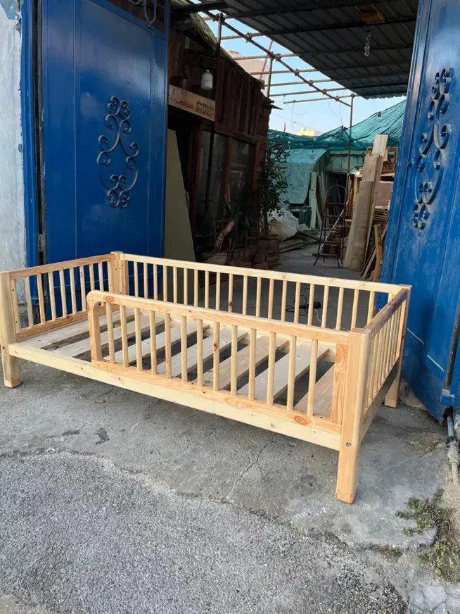 تخت چوبی کودک کنار مادر|تخت و سرویس خواب|بندرعباس, |دیوار