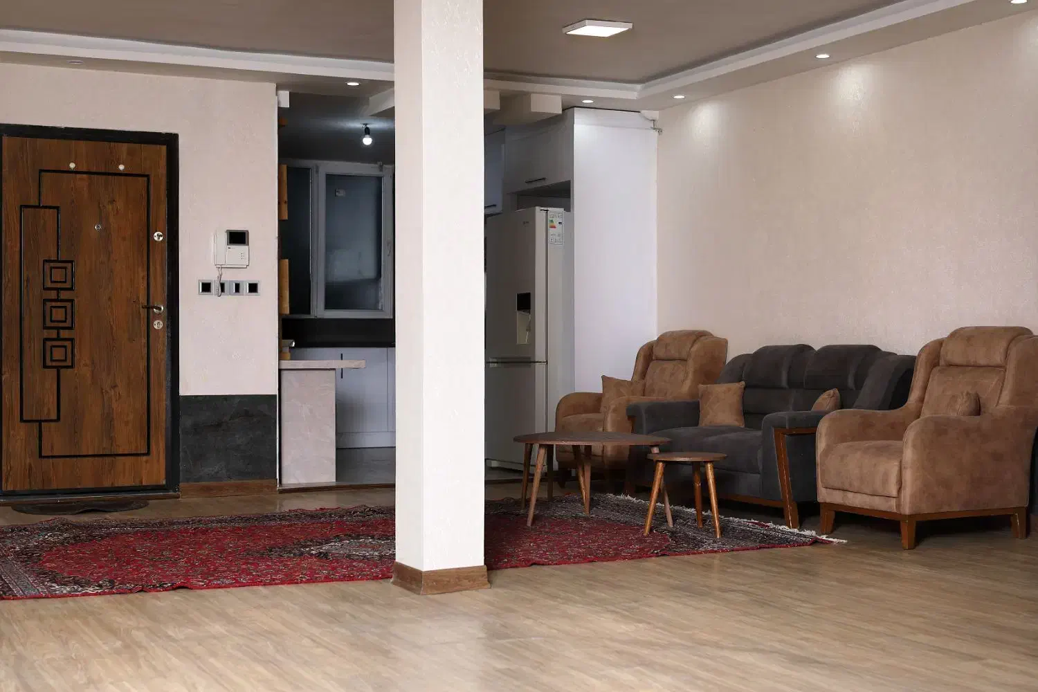 اجاره واحد آپارتمان ۱۰۰ متری تک خواب. امامت ۲۸.|اجارهٔ کوتاهمدت آپارتمان و سوئیت|مشهد, آزادشهر|دیوار