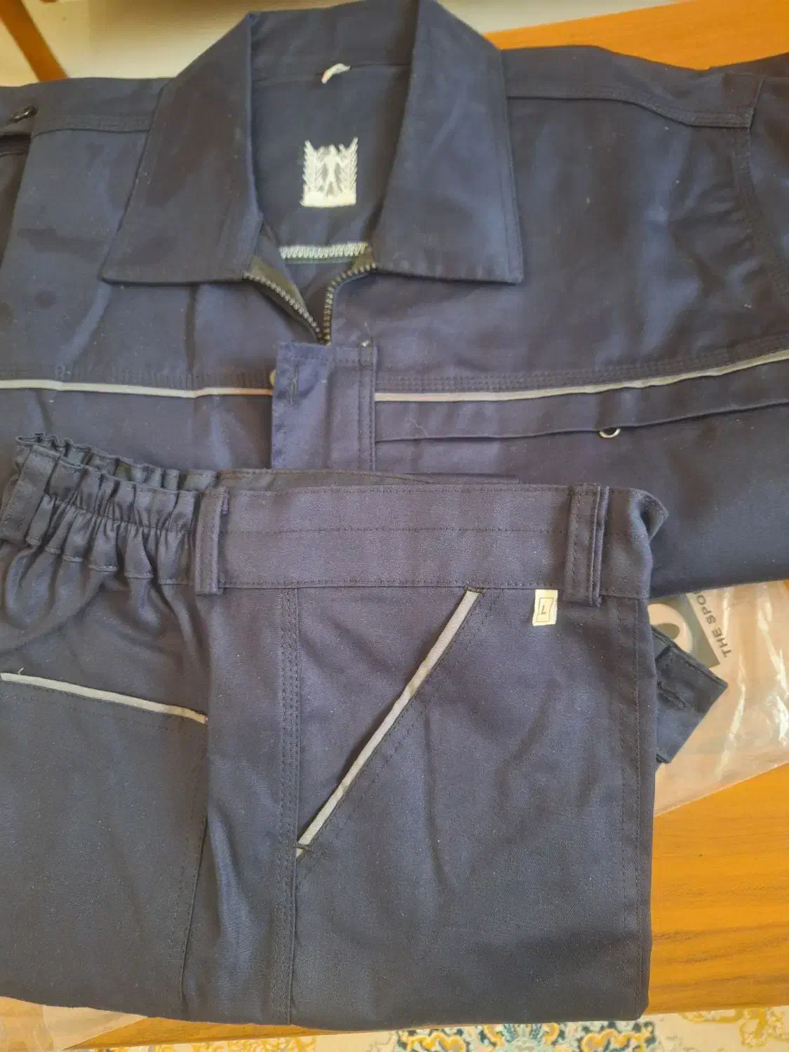 لباس کار|لباس|شوشتر, |دیوار