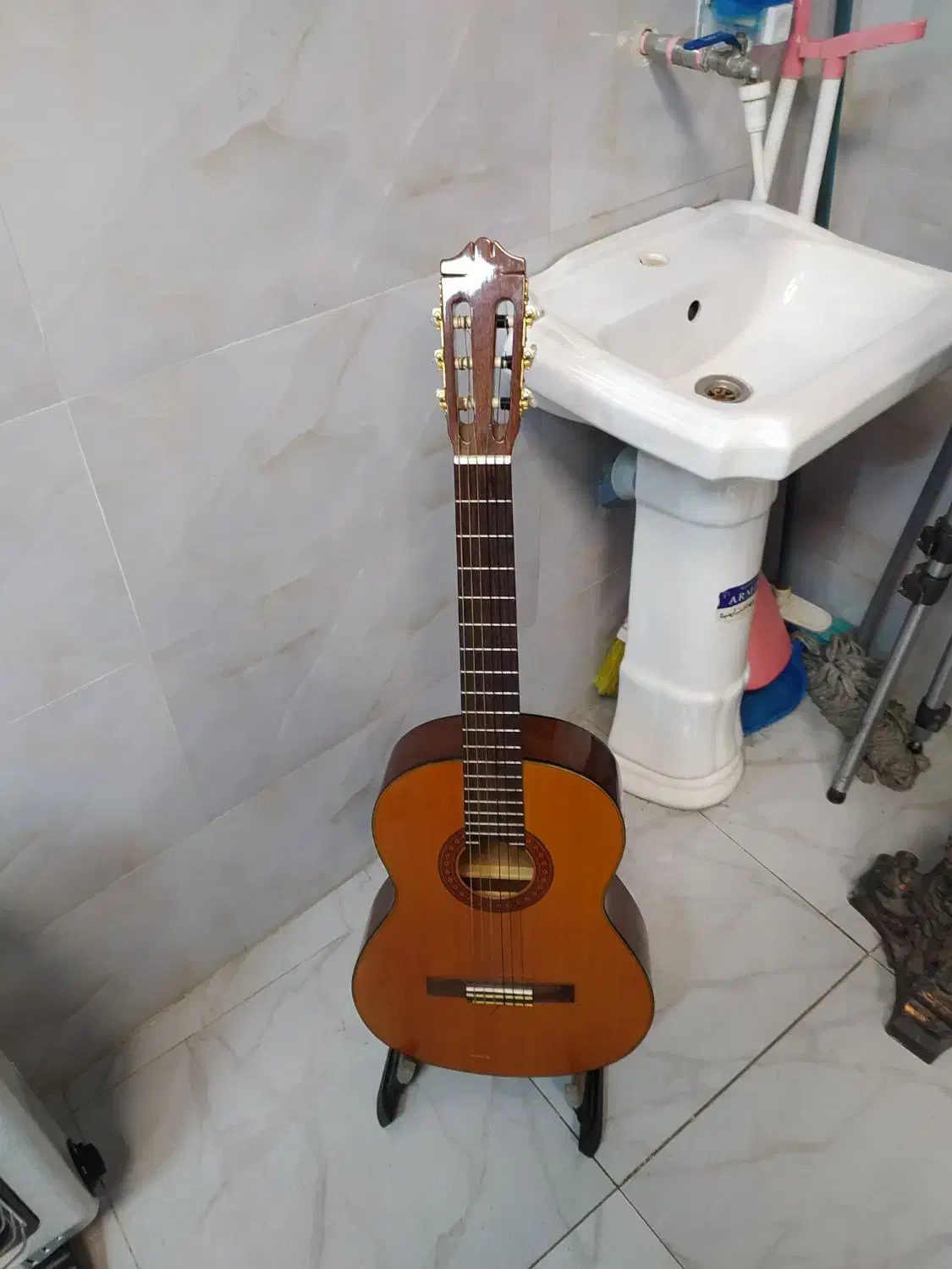 گیتاراصل c70 اندلوزی|گیتار، بیس، امپلیفایر|صوفیان, |دیوار