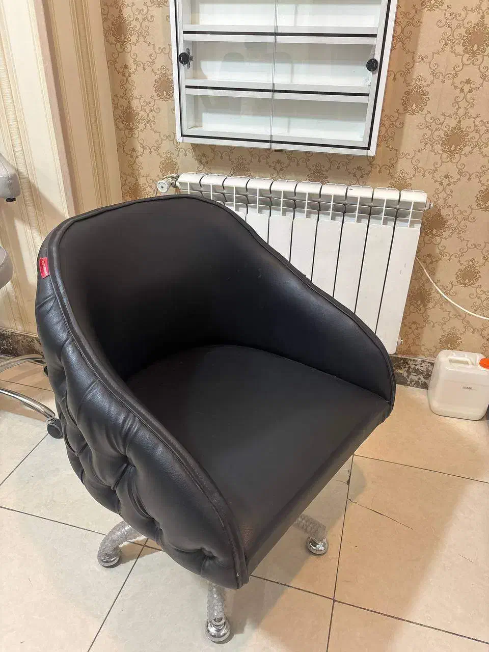 فروش صندلی کوتاهی و رنگ و...|آرایشگاه و سالن‌های زیبایی|اندیشه, اندیشه فاز ۱|دیوار