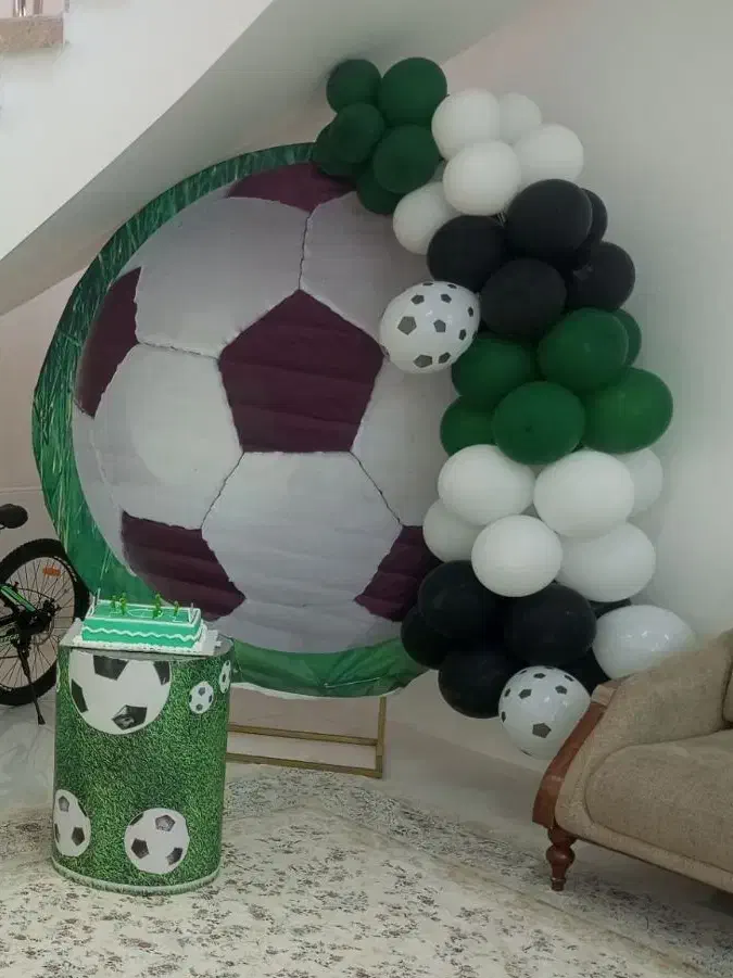 تم تولد فوتبال|اسباب‌‌بازی|مشهد, انقلاب|دیوار