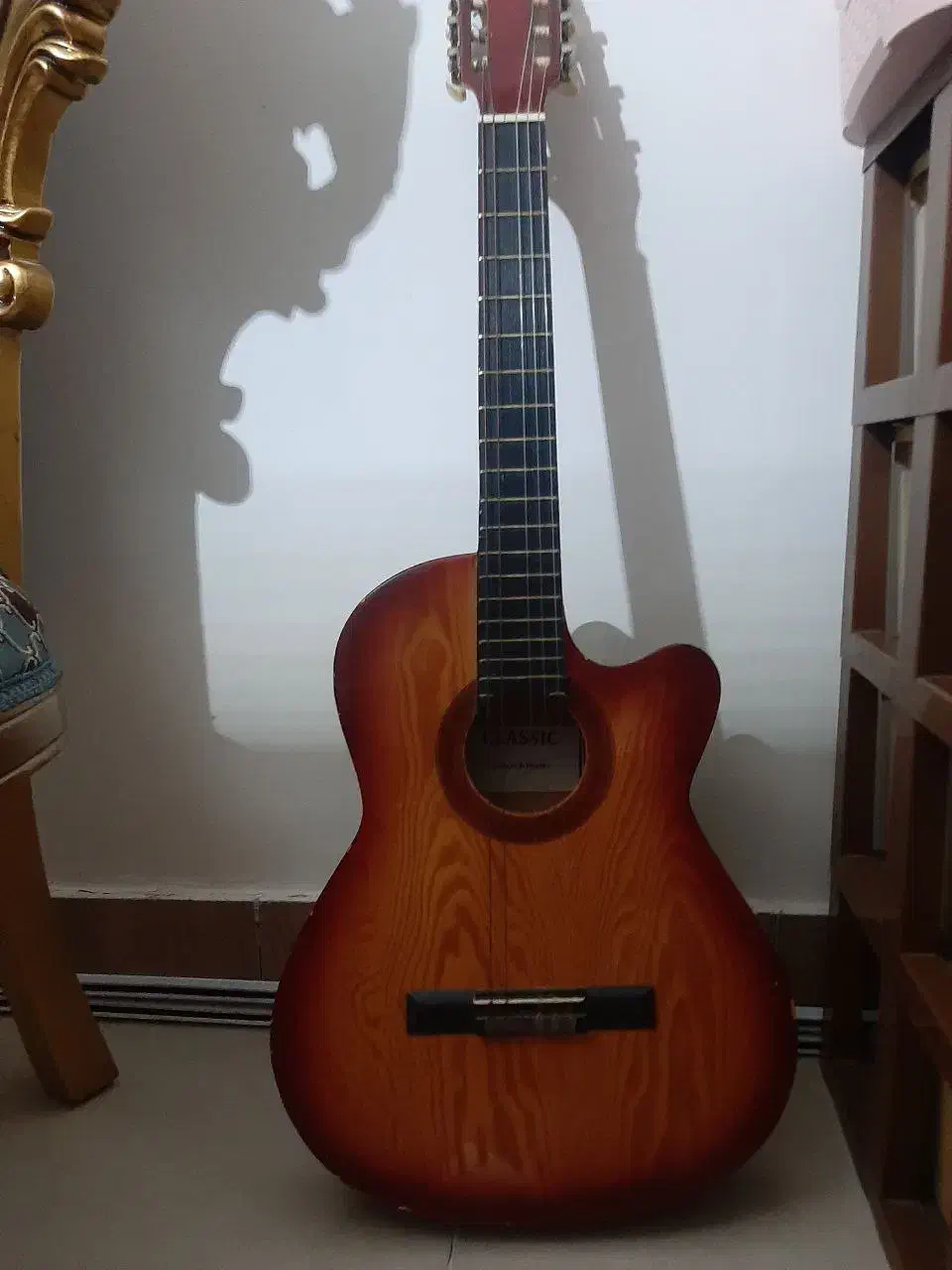 گیتار همراه با کیفش|گیتار، بیس، امپلیفایر|شیروان (خراسان), |دیوار