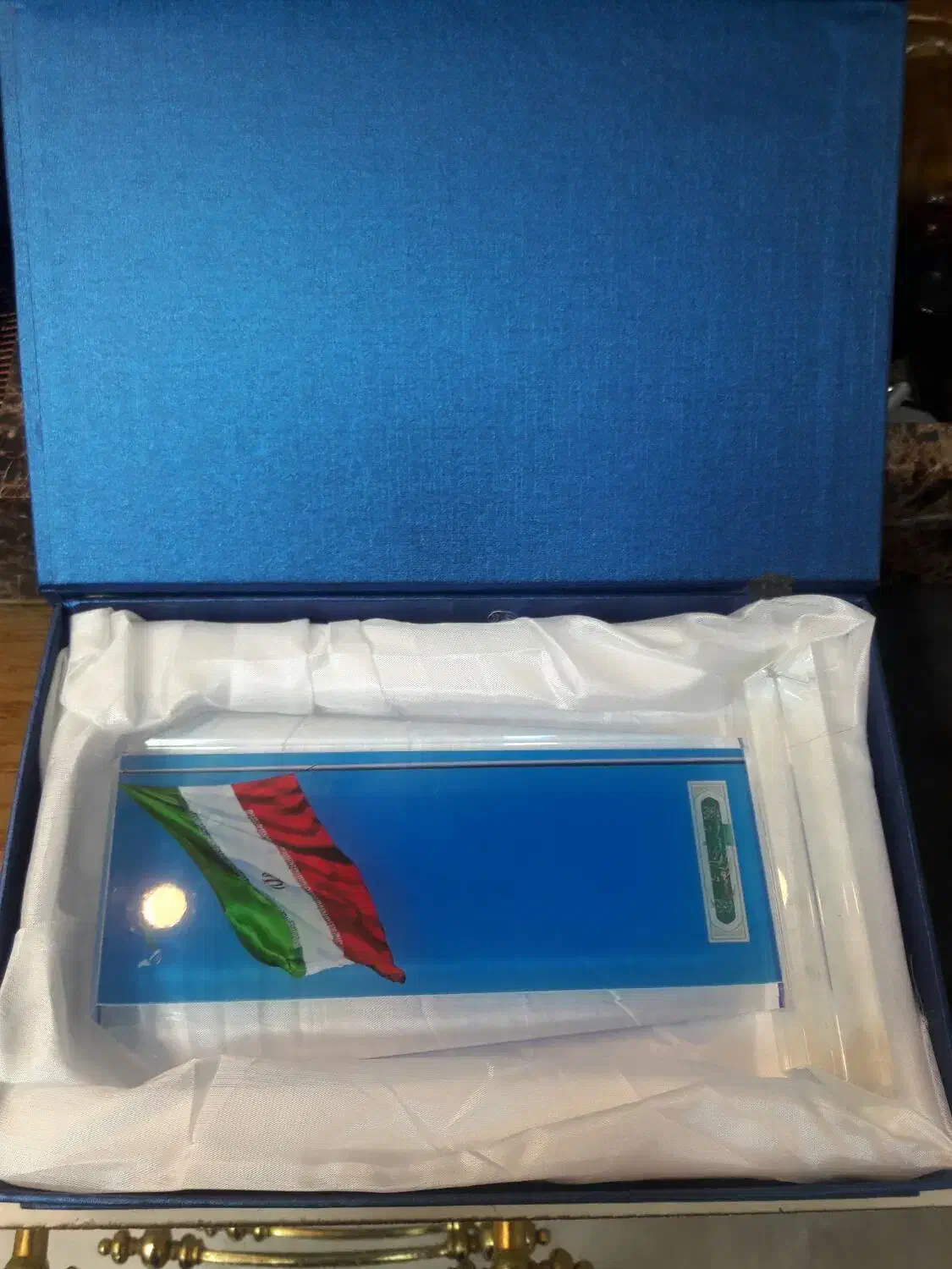 تمام کریستال رومیزی. vgr مدل ۱۳۴ .فی ۱۷۰۰|مجسمه، تندیس، ماکت|مشهد, فرهنگیان (شهرک غرب)|دیوار