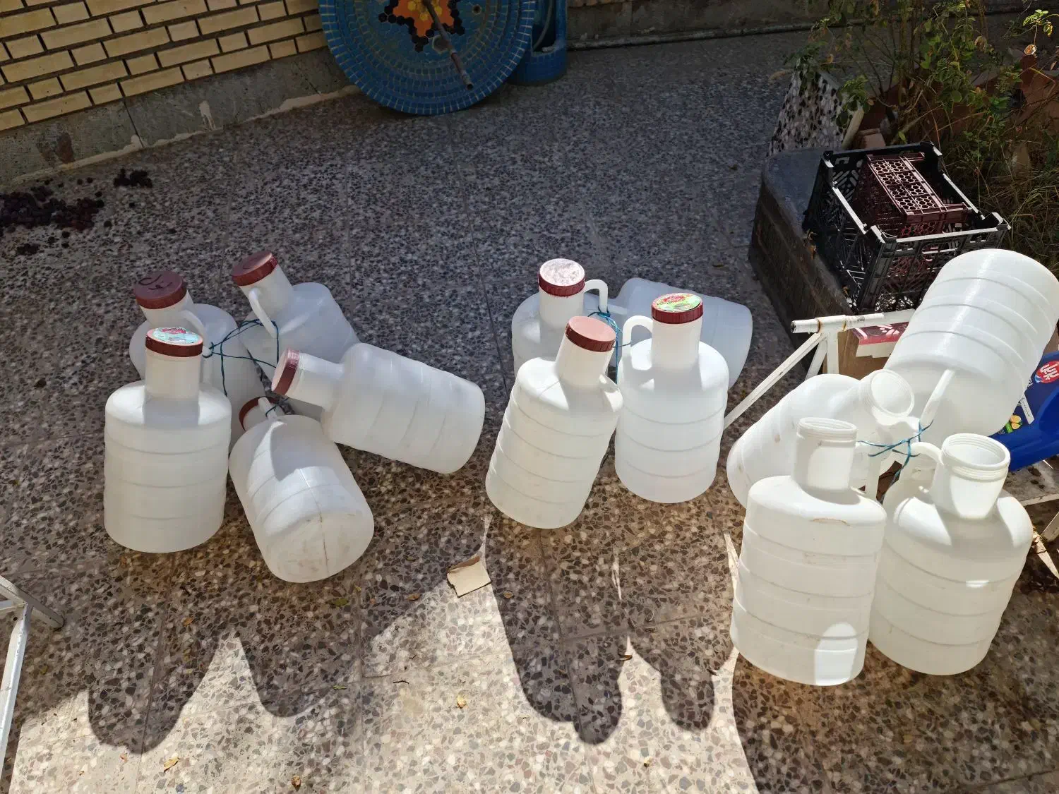 دبه پلاستیکی ۲۰ و ۱۰ لیتری در حد نو|ظروف نگهدارنده، پلاستیکی، یکبارمصرف|مبارکه, |دیوار