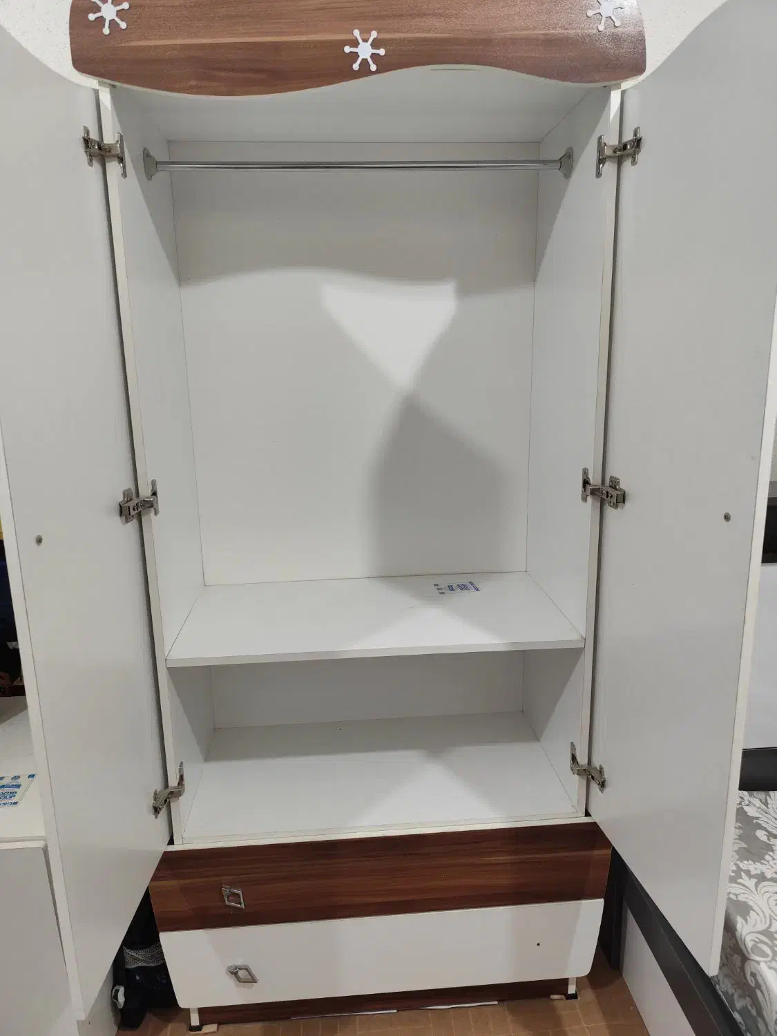 کمد دراور ویترین|تخت و سرویس خواب|شاهینشهر, شهرک میلاد|دیوار