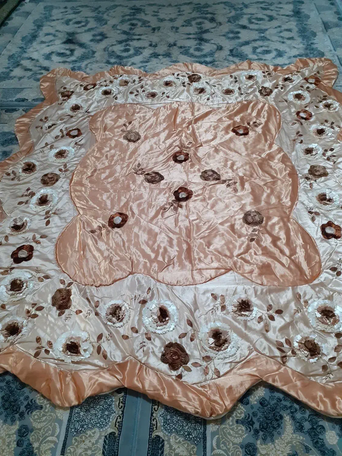 سلام رو تختی دو نفره کاملن نو با دو عدد رو بالشتی|سرویس روتختی|محمدشهر, محمدشهر|دیوار