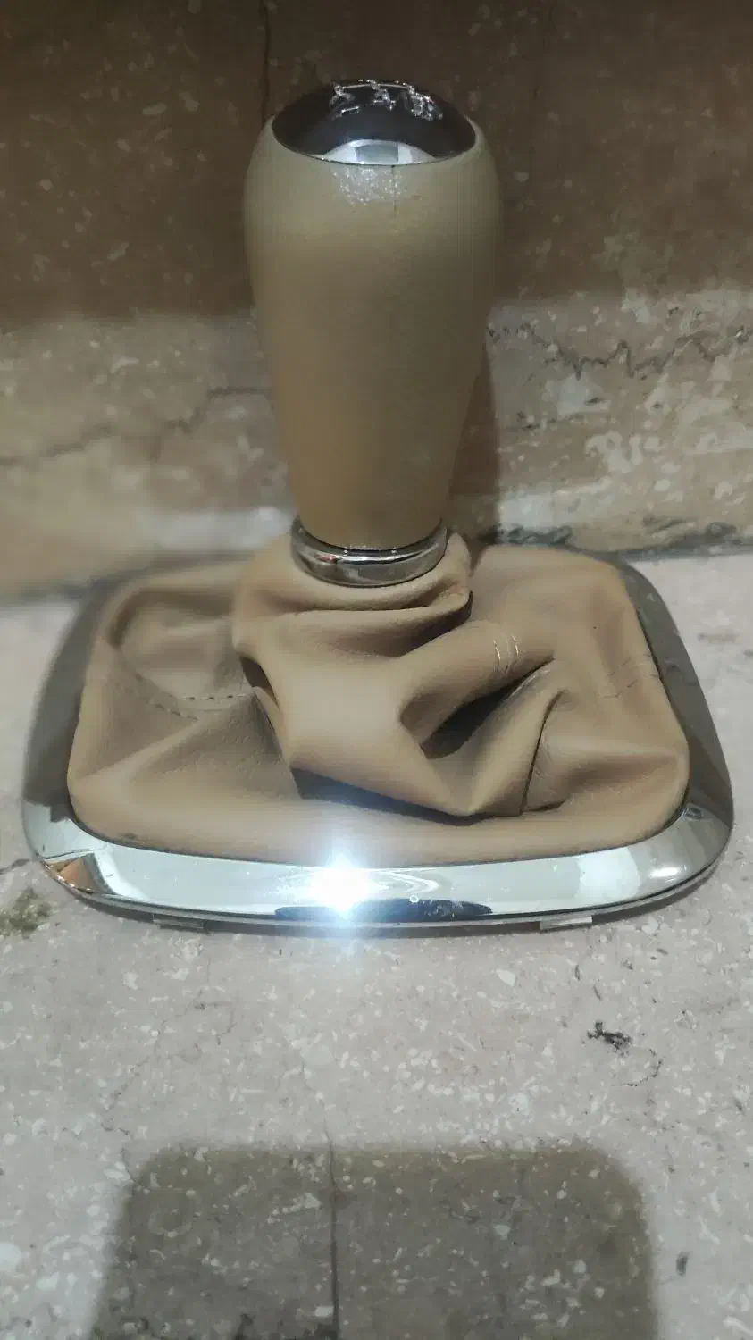 طلق چراغ خطر راست/دسته دنده و گردگیر/لاستیک x33New|قطعات یدکی و لوازم جانبی|تهران, دروازه شمیران|دیوار