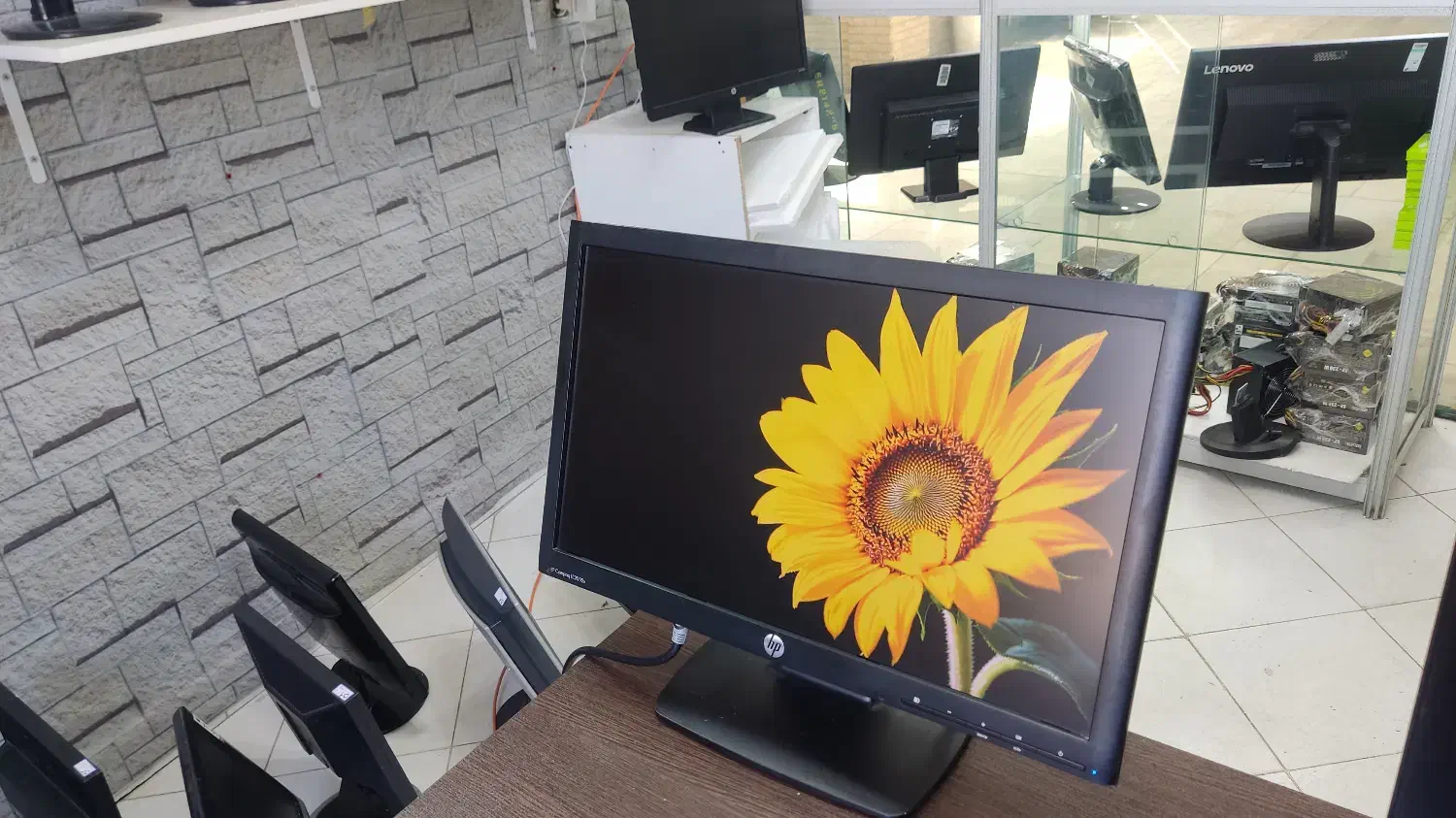 مانیتور ۲۰ اینچ Hp با ضمانت LE2002x|قطعات و لوازم جانبی رایانه|کرمانشاه, |دیوار