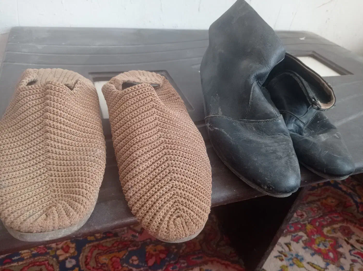 .دو جفت کفش گیوه و قیصری.معاوضه با پرنده|کیف، کفش، کمربند|بردسیر, |دیوار