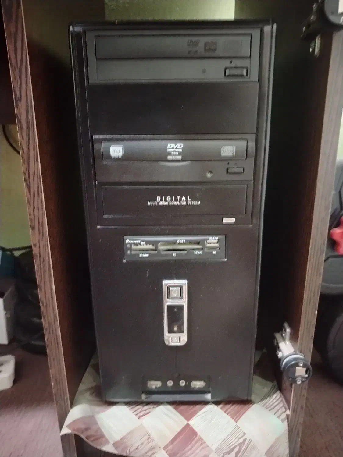 رایانه با تمام وسایل با میز|رایانه رومیزی|قزوین, |دیوار