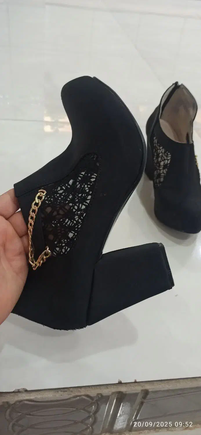 کفش مجلسی|کیف، کفش، کمربند|آبپخش, |دیوار