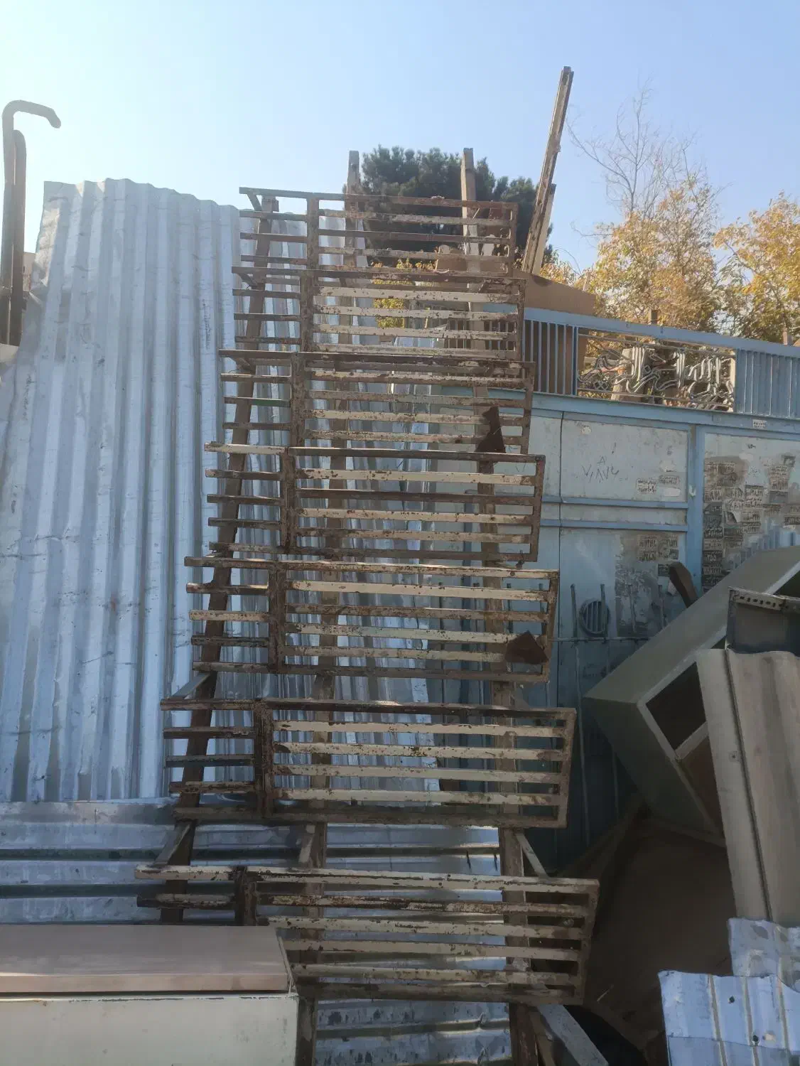 پله آهنی سالم سنگین|مصالح و تجهیزات ساختمان|مشهد, نیزه|دیوار