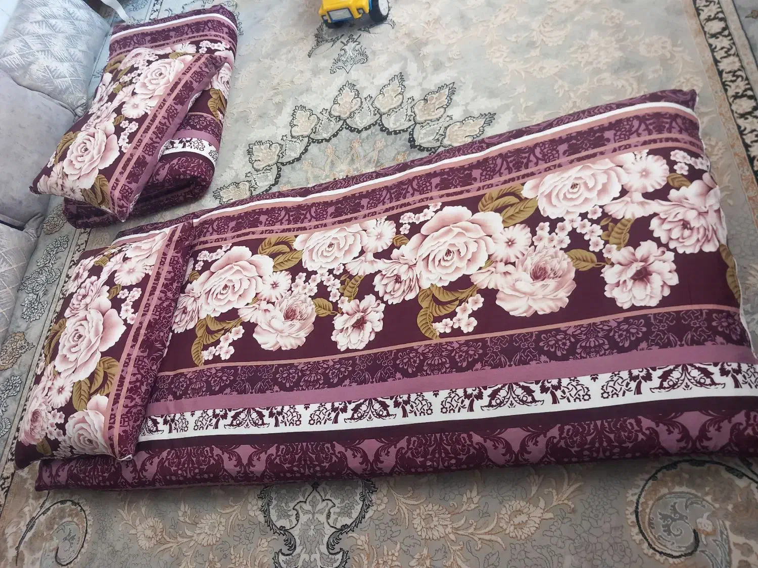 تشک و بالش|رختخواب، بالش، پتو|رباط‌کریم, رباط‌کریم|دیوار