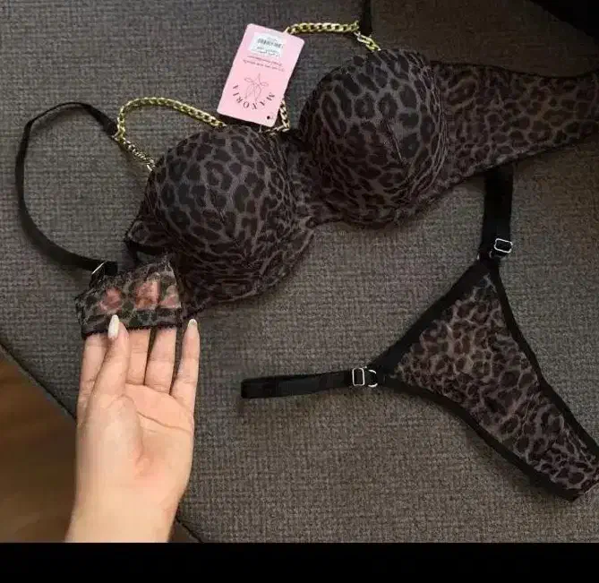 لباس خواب|لباس|فردوس (خراسان), |دیوار