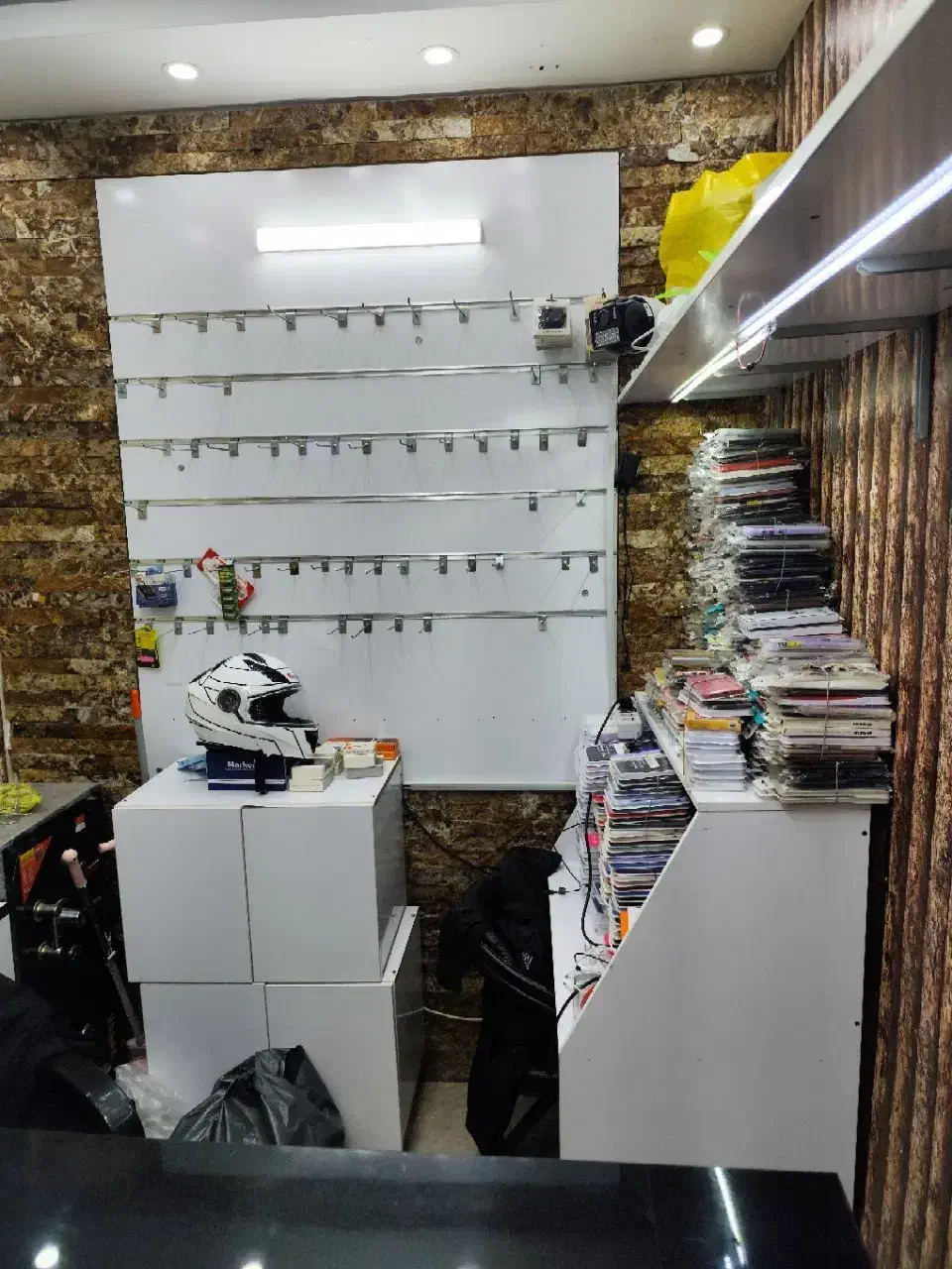 دکور مغازه موبایل|فروشگاه و مغازه|فردیس, شهرک هفده شهریور|دیوار