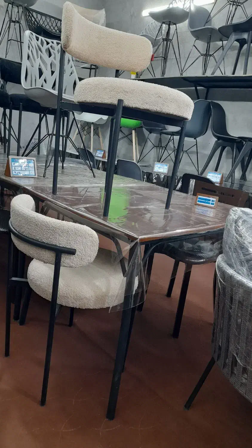 صندلی بدنه فایبریفضایبیرون|میز و صندلی غذاخوری|حمیدیا, |دیوار