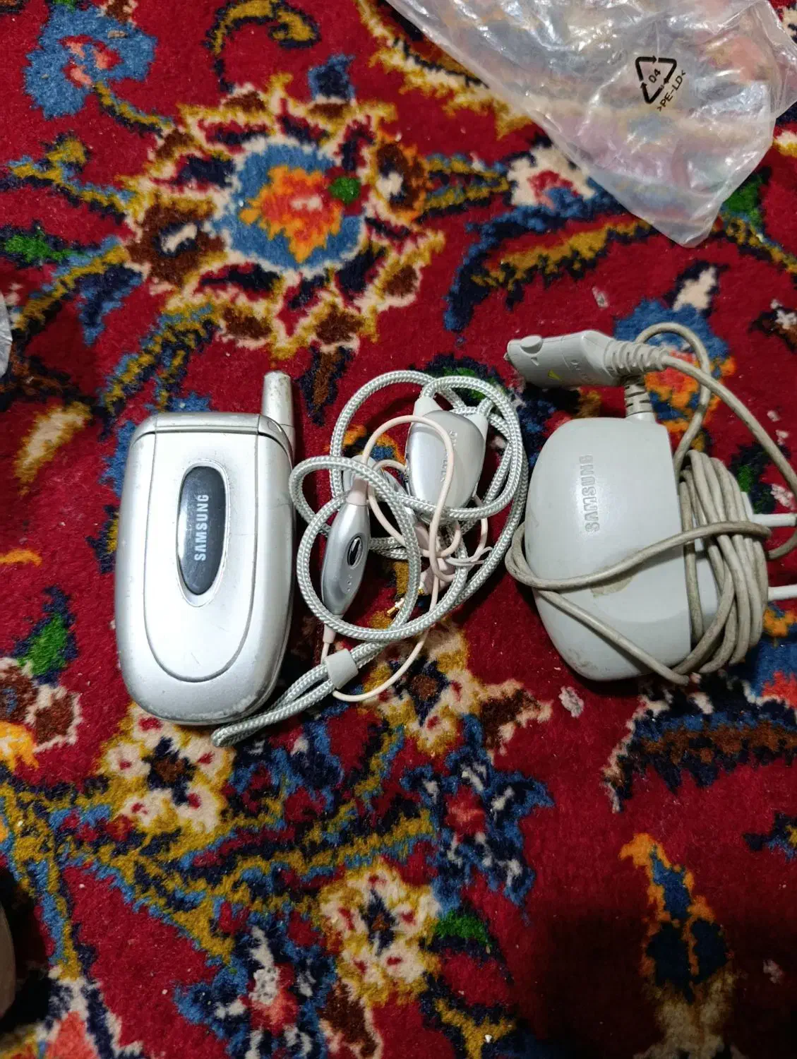 سامسونگ تاشو قدیمی کاملا سالم(ریجستر میخواهد)|موبایل|اصفهان, باغ فدک|دیوار