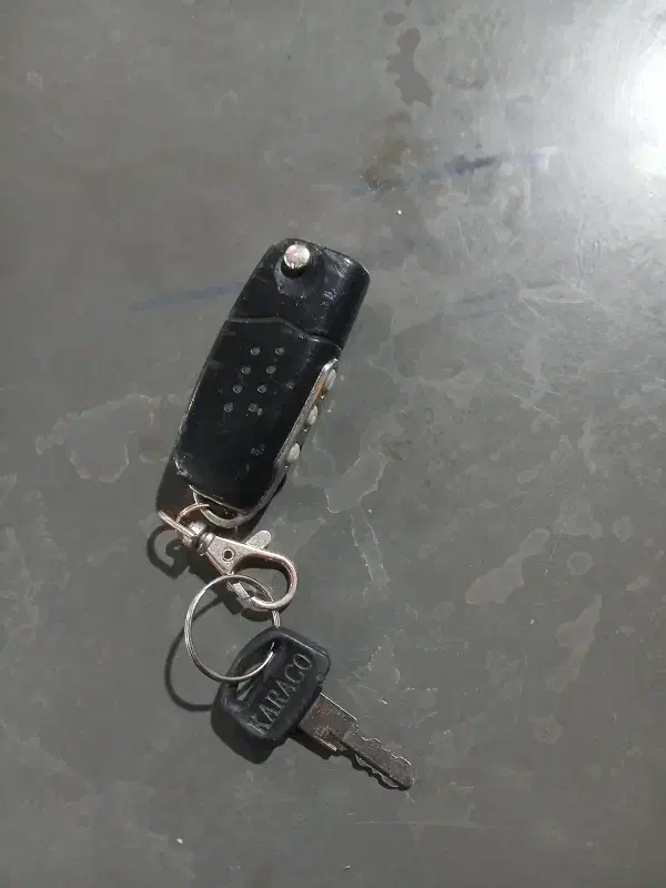 کلیدپیداشده|اشیا|بم, |دیوار