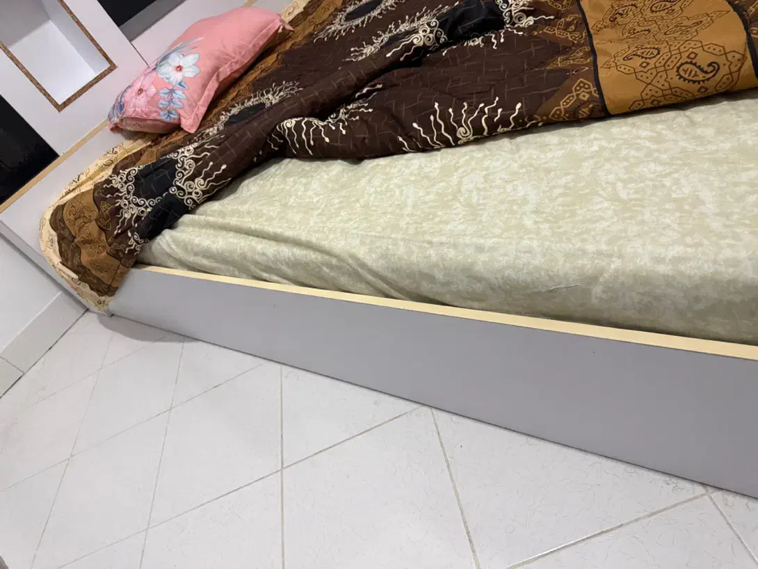 تخت خواب ۲ نفزه|تخت و سرویس خواب|رشت, گلسار|دیوار