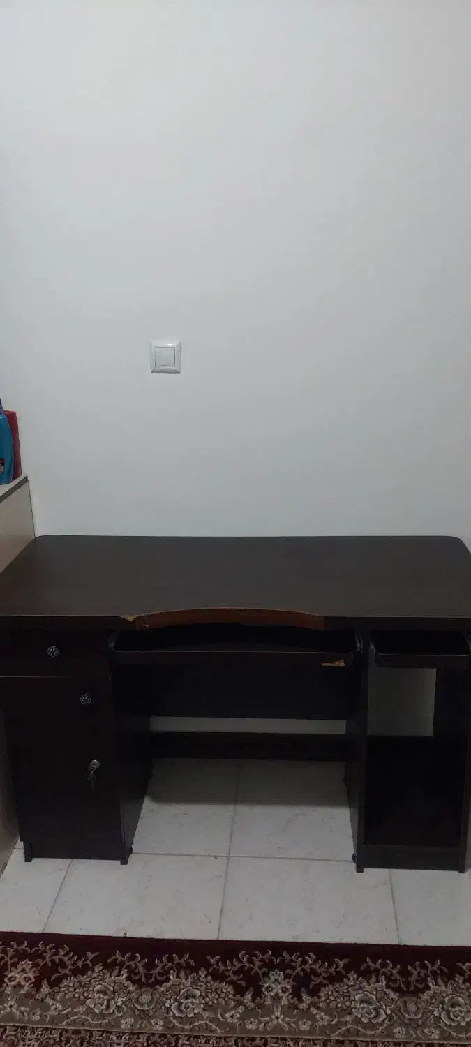 میز کامپیوتر|میز تحریر و کامپیوتر|هشتگرد, فاز ۱ مهستان|دیوار