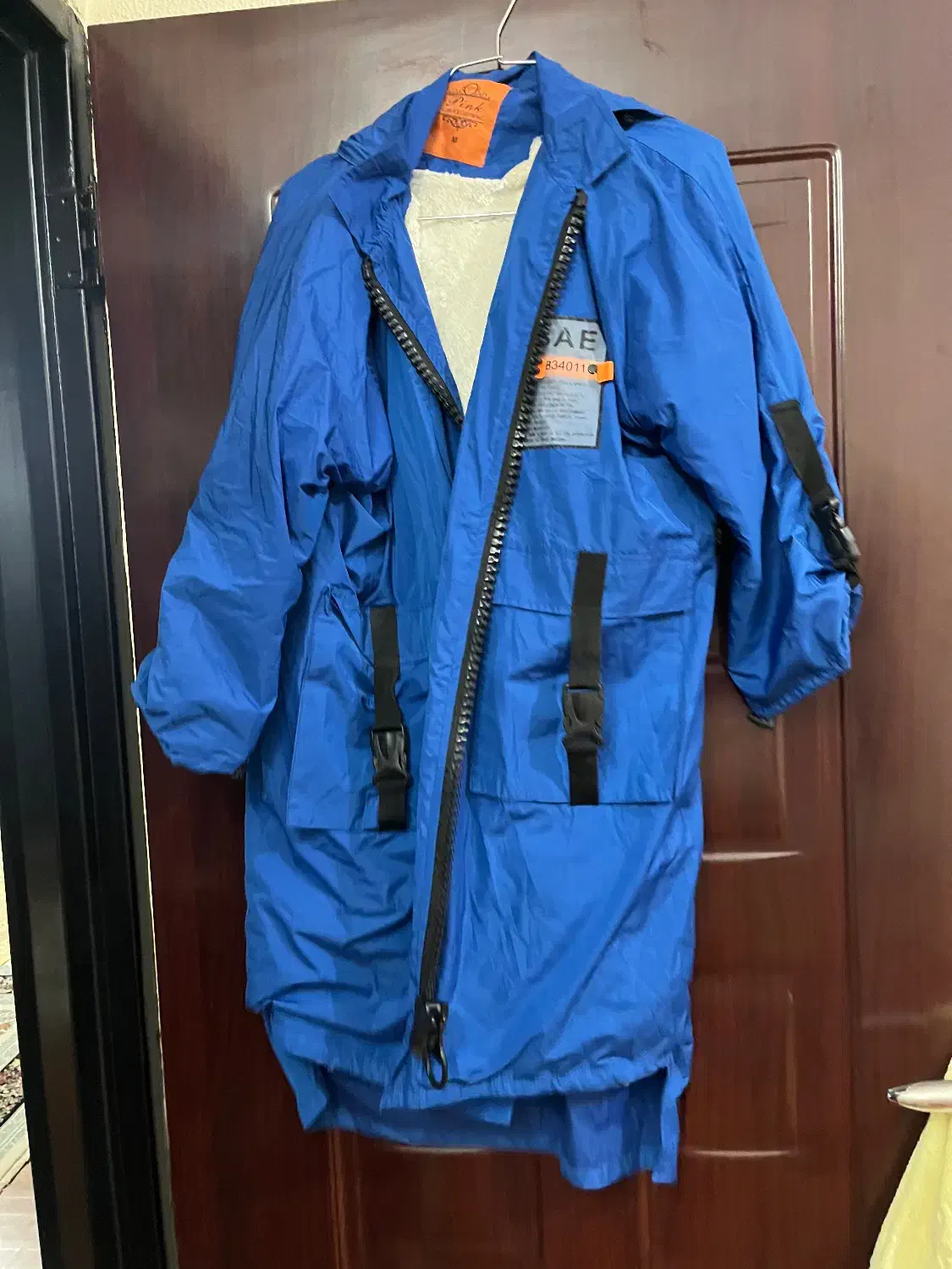 بارونی|لباس|شاهینشهر, نظامی|دیوار