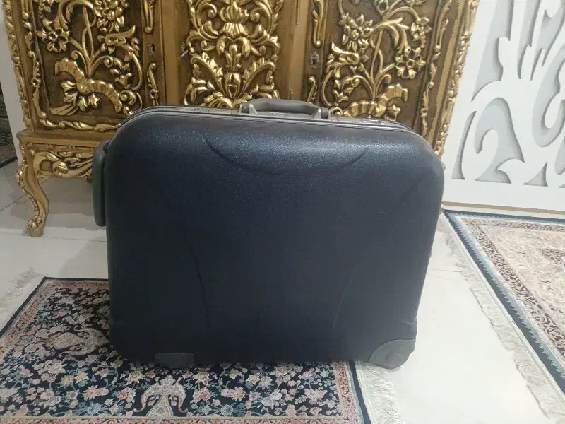 چمدان|کیف، کفش، کمربند|قدس, شهرقدس|دیوار