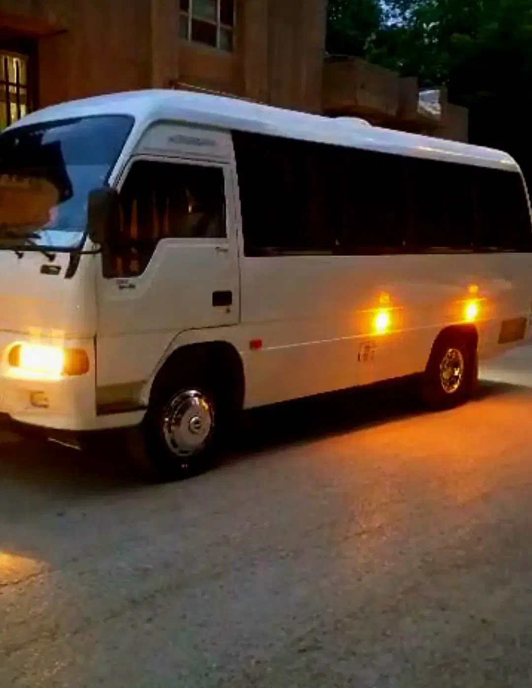 مینی بوس دربستی هیوندا ۱۸نفر تویوتا هایس۱۳نفره|خدمات حمل و نقل|کرمانشاه, |دیوار