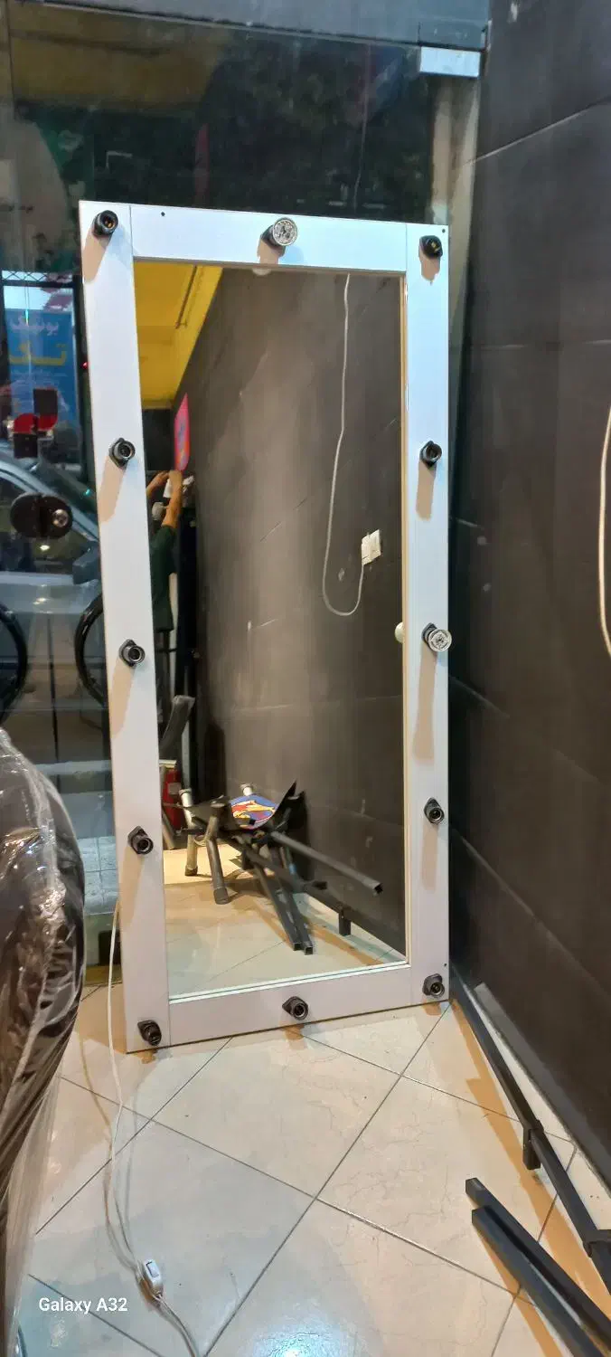 اینه بزرگ|آینه|مشکین‌دشت, |دیوار