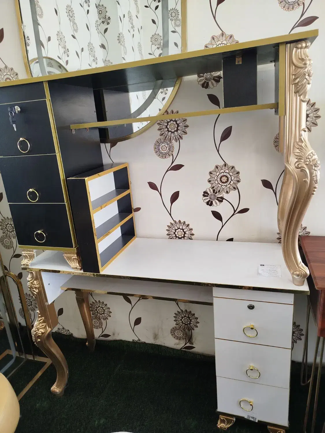 میز ناخن پایه آهویی زرکالا|آرایشگاه و سالن‌های زیبایی|یاسوج, |دیوار