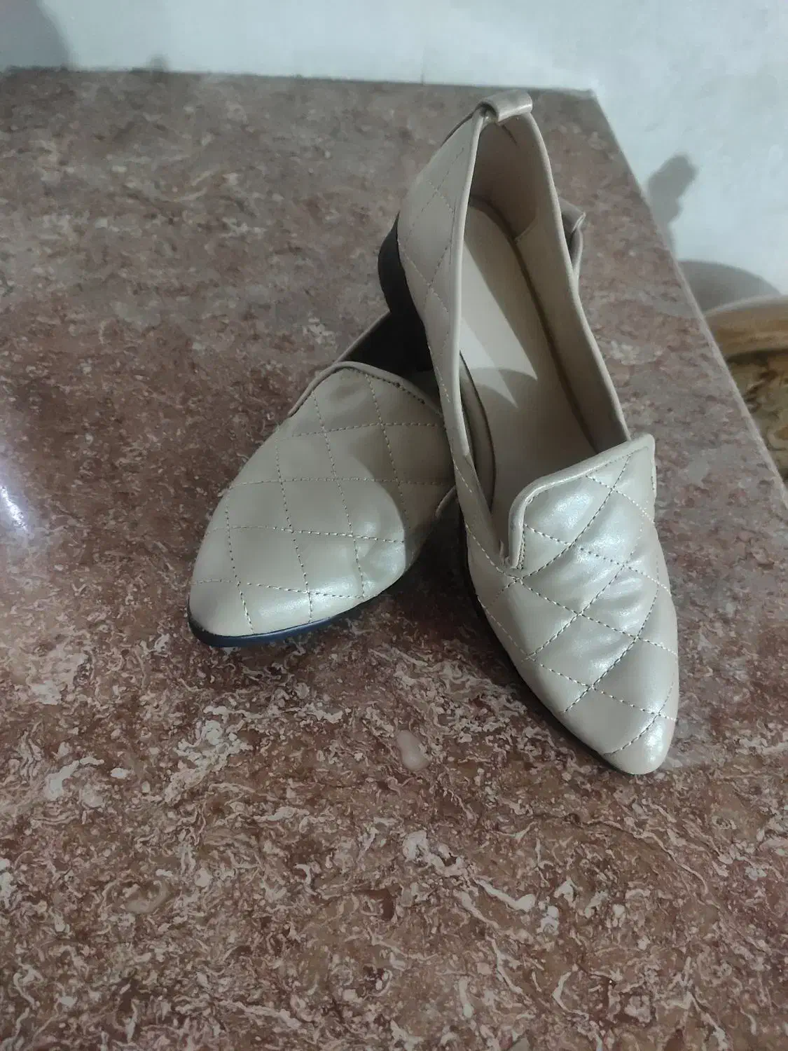 کالج چرم هستش اصلا پوشیده نشده|کیف، کفش، کمربند|خوی, |دیوار