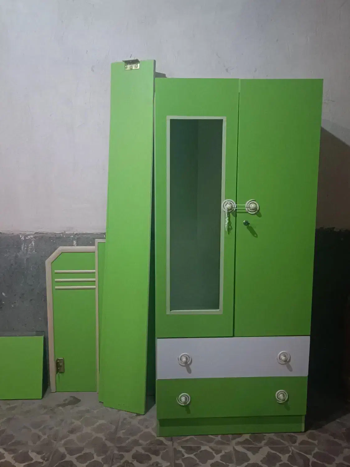 تخت خواب و کمد|تخت و سرویس خواب|آذرشهر, |دیوار