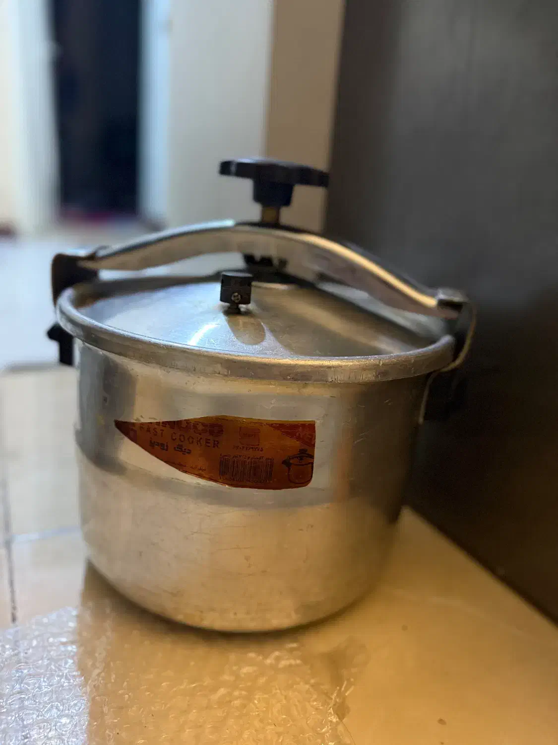 زود پز|ظروف پخت‌وپز|کرج, اصفهانی‌ها|دیوار