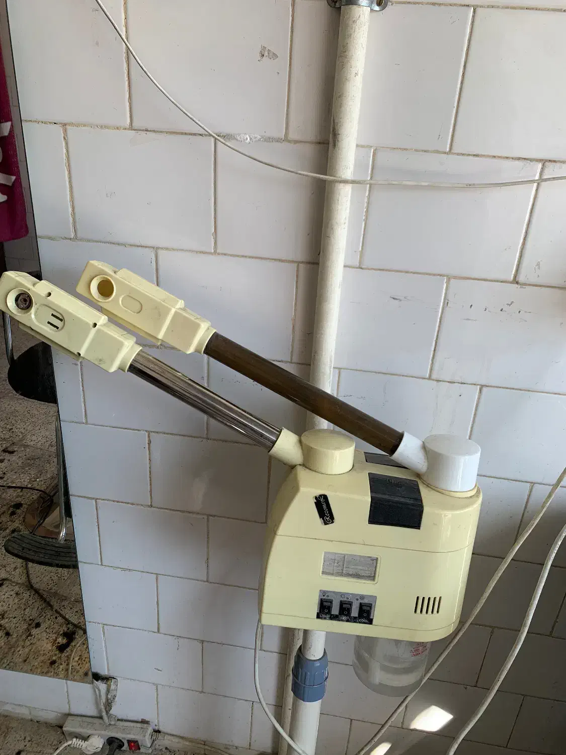 وسایل و دکور ارایشگاه میز دستگاه بخور سرشور اینه|آرایشگاه و سالنهای زیبایی|اندیمشک, |دیوار