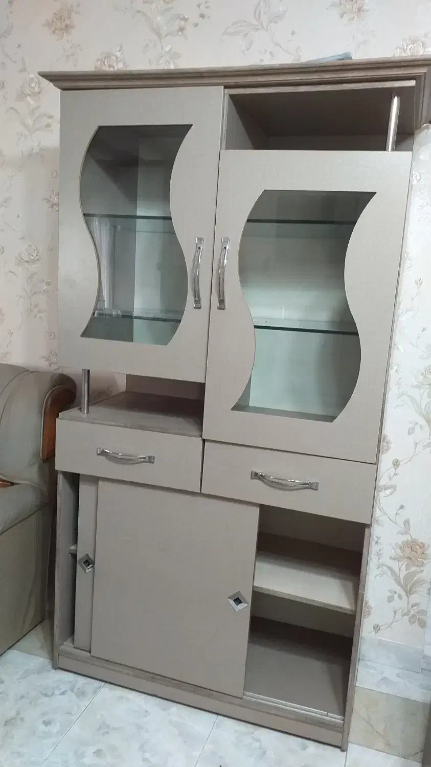 بوفه. دکور.|بوفه، ویترین، کنسول|رشت, شهرک قدس|دیوار