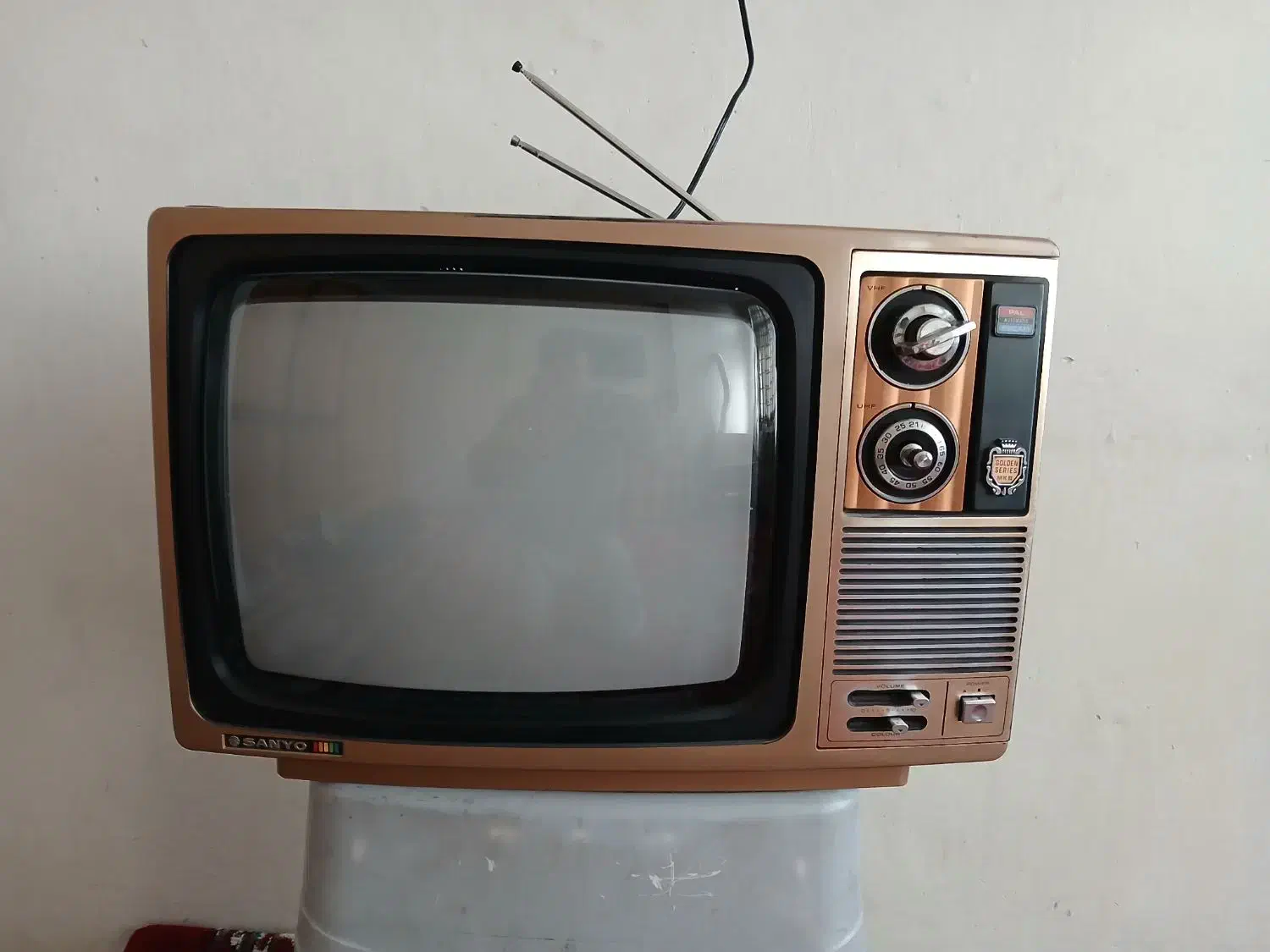 تلویزیون سانیو زیبا وقدیمی|تلویزیون و پروژکتور|تهران, شوش (باغ آذری)|دیوار