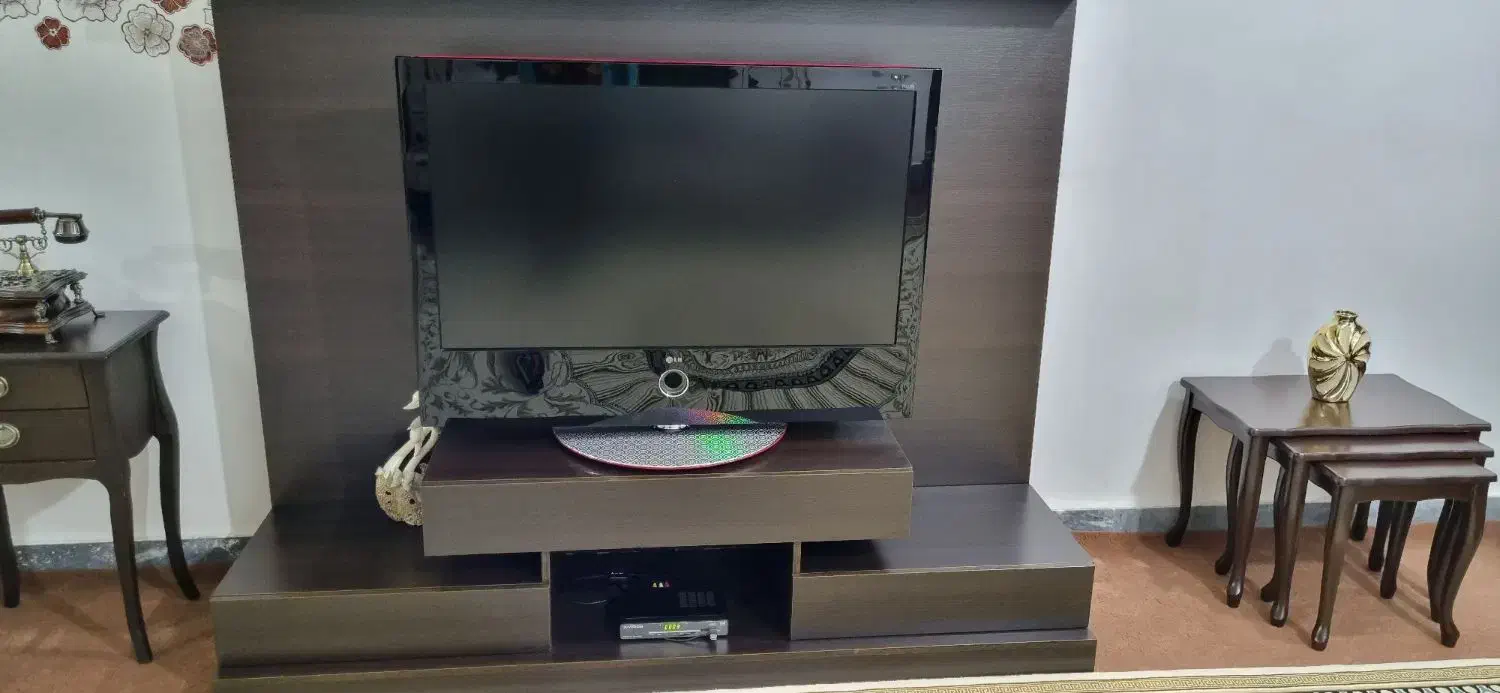 میز تلویزیون چوب گردو اصلی به دون ضربه وشکستگی|میز تلویزیون|دوگنبدان, |دیوار