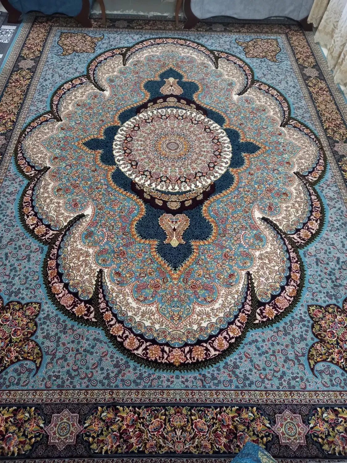 یک تخت فرش متری نو|فرش|گلبهار, شهر جدید گلبهار|دیوار