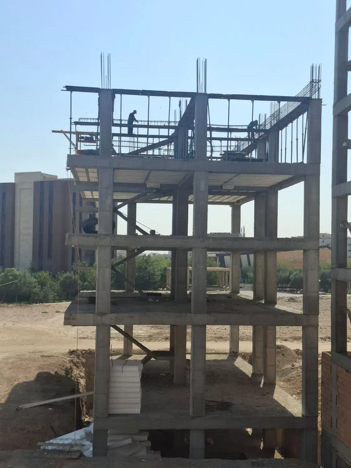 واحد دو نبش ۹۸ و ۱۰۹ متری گلستان، نور عالی|پیش‌فروش املاک|بهارستان, |دیوار