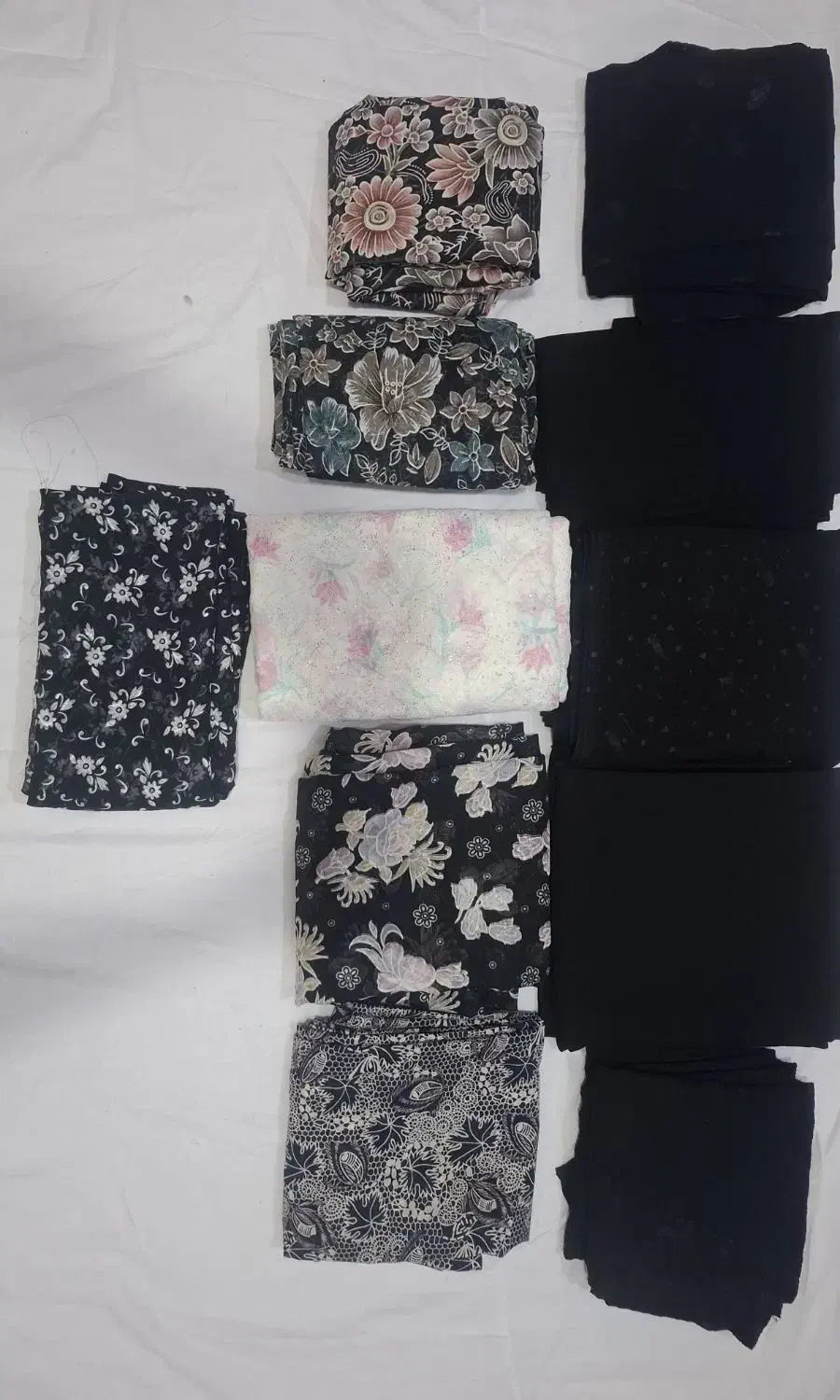 تعدای‌چادر‌مشکی‌ومجلسی‌وتعدادی‌لباس‌ورزشی|لباس|آبادان, |دیوار