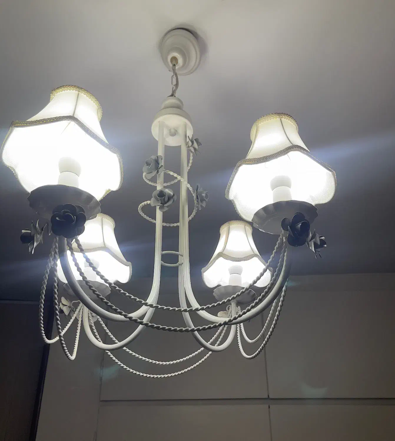 لوستر فانتزی|لوستر و چراغ آویز|کرج, حصارک بالا|دیوار