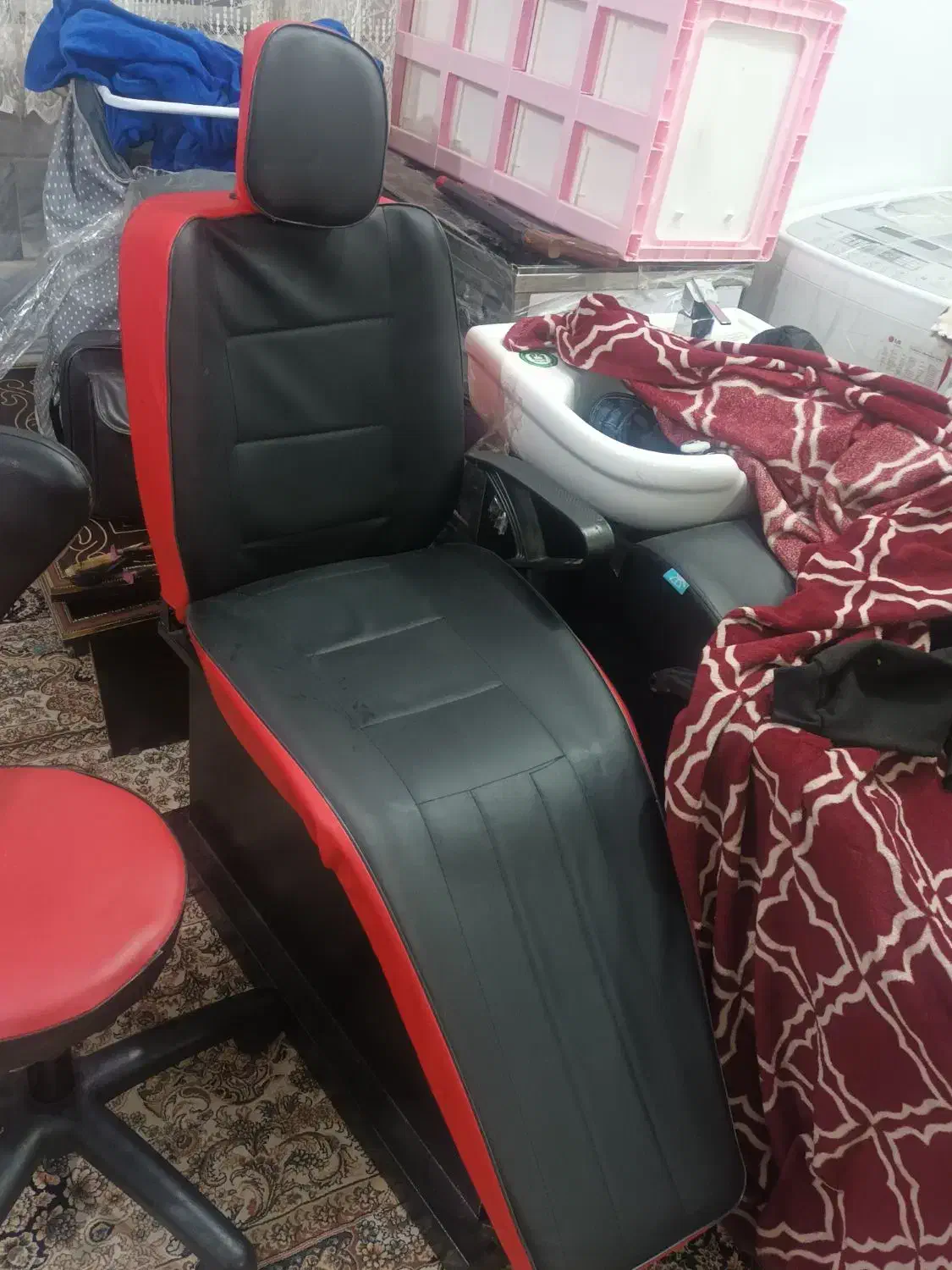 صندلی|آرایشگاه و سالنهای زیبایی|قم, تولید دارو و یخچال|دیوار