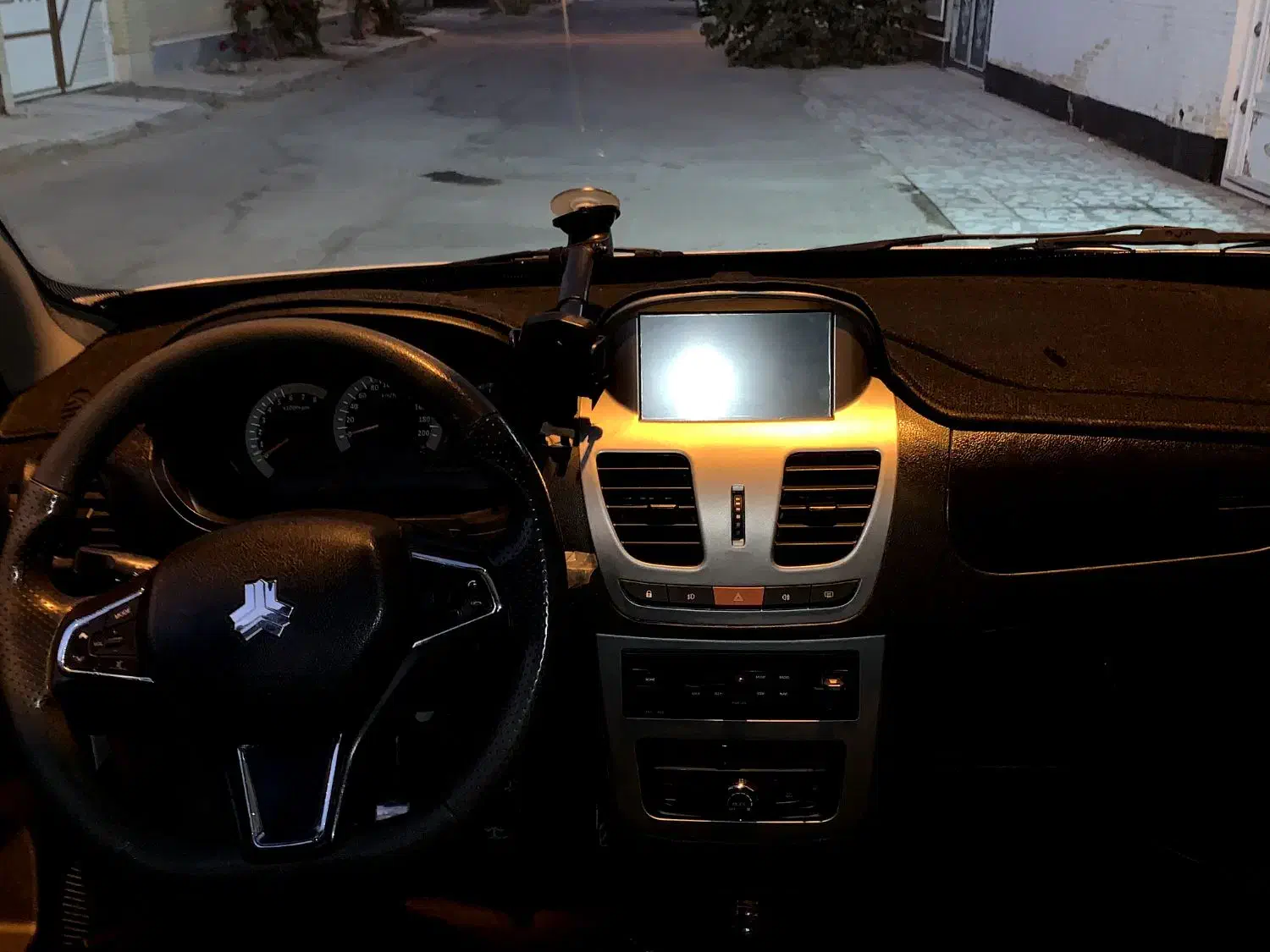 ساینا مدل ۱۴۰۰کارمندی تک برگ سند بدون رنگ|خودرو سواری و وانت|زاهدان, |دیوار