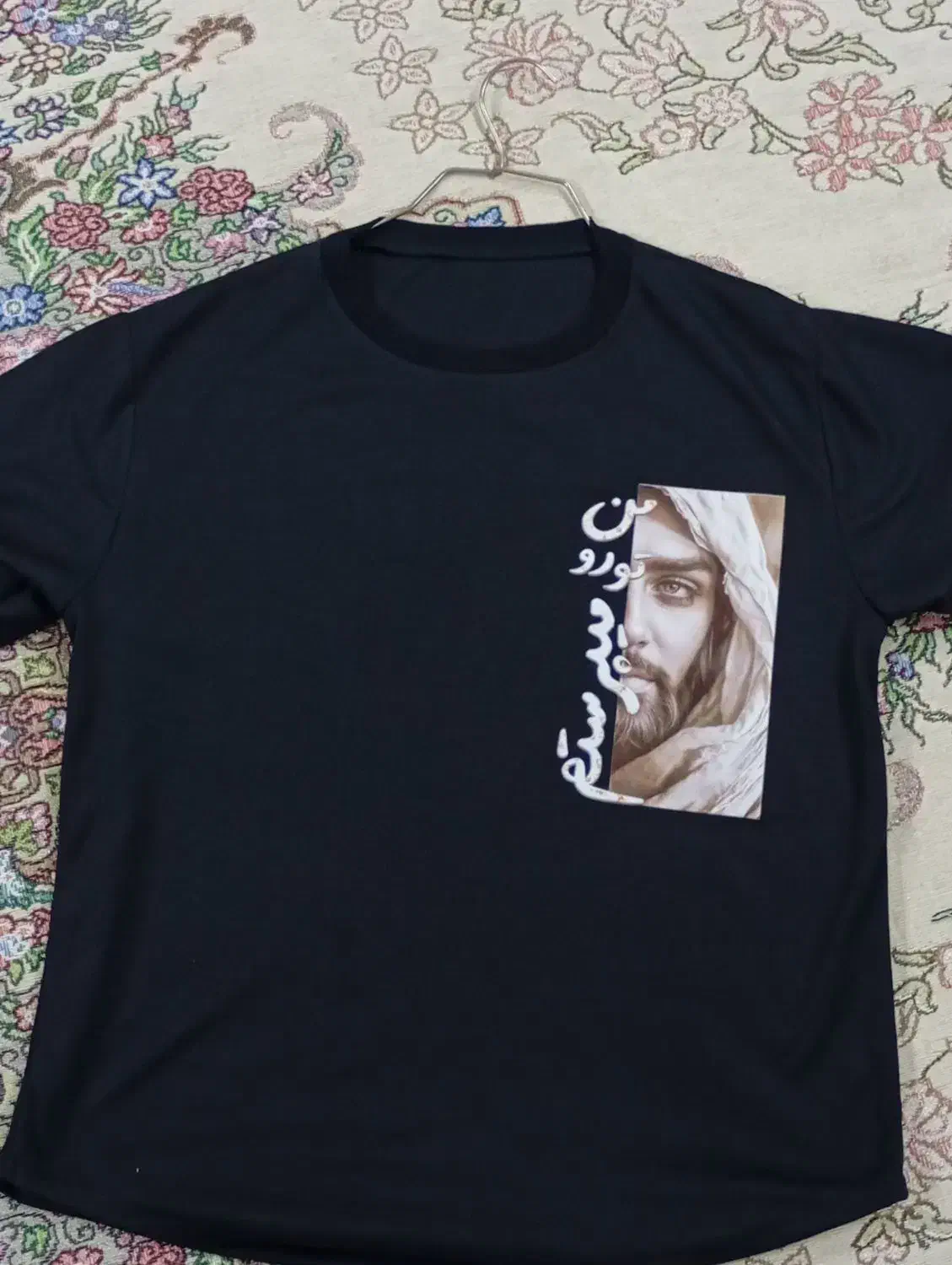 یک عدد لباس مذهبی|لباس|ری, اقدسیه|دیوار