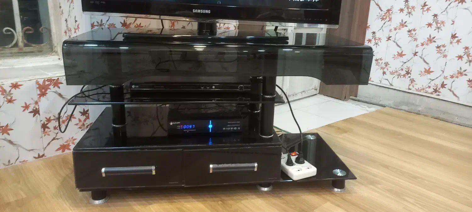 میز تلوزیون شیشه ای|میز تلویزیون|شیراز, باغ تخت|دیوار