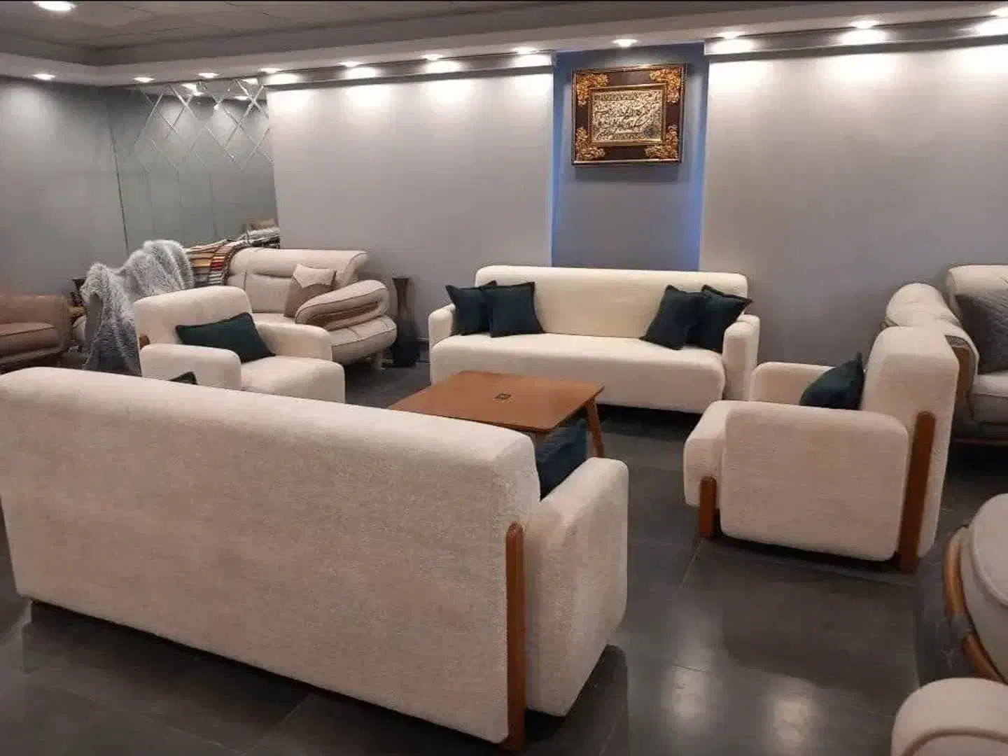 دلاوران تولید کننده مبلمان راحتی بروز|مبلمان خانگی و میز عسلی|زارچ, |دیوار