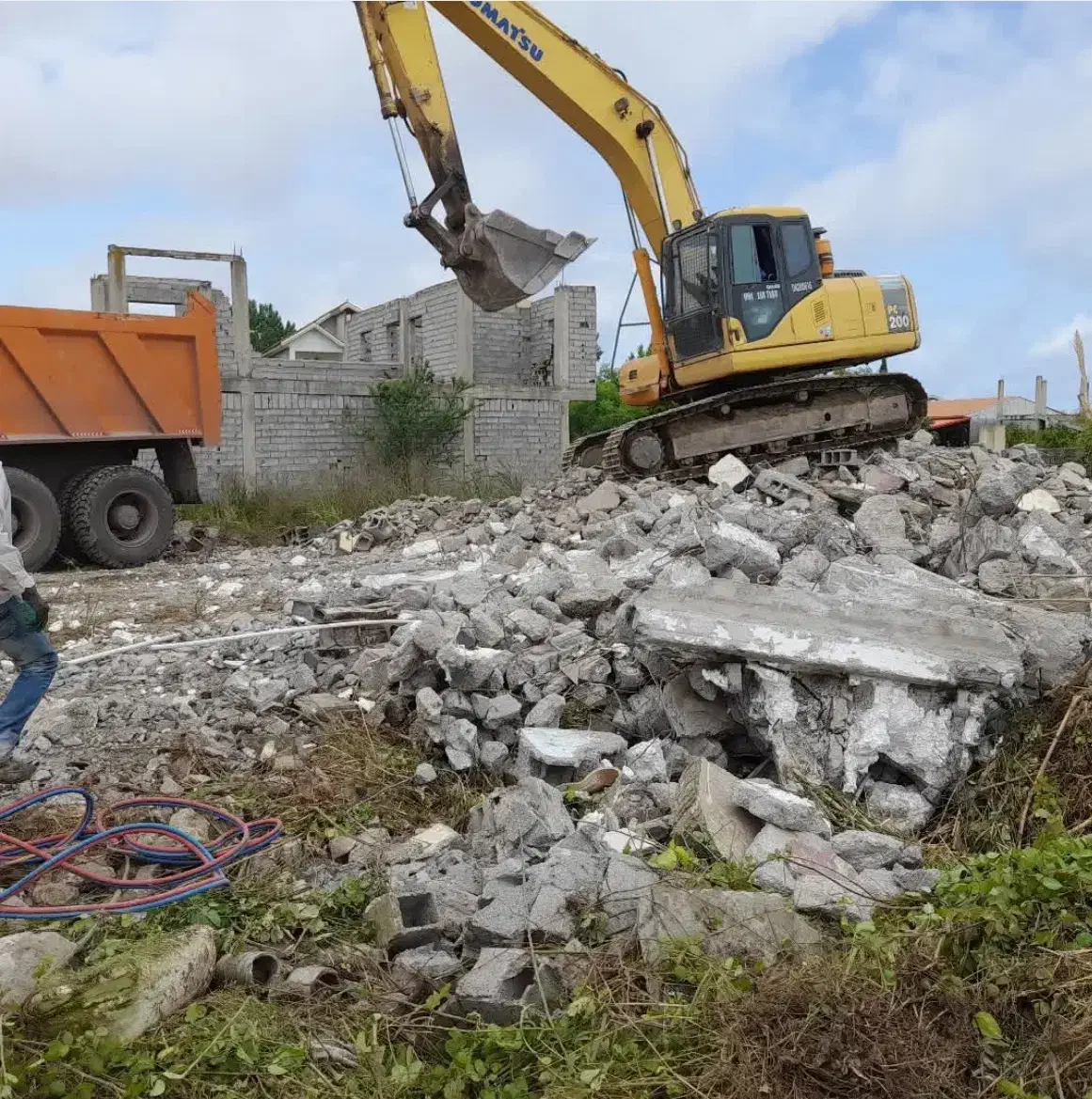 تخریب ساختمان گود برداری و خاکبرداری|خدمات پیشه و مهارت|آمل, |دیوار