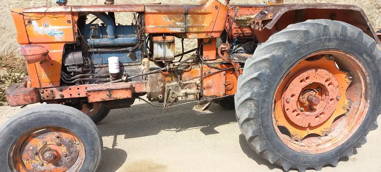 تراکتور رومانی عتیقه|خودرو سنگین|صحنه, |دیوار